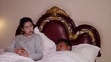 这小伙真是遭罪,想睡个觉还被老婆打