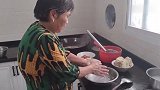 晚餐妈妈做了3道菜，一家6个人吃，我觉得少了一点，你觉得呢？