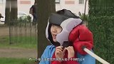 拳击手套成精了自动出手殴打人熊孩子恶搞，网友防身利器