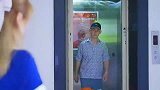 想了老半天，还是决定来问问网友这个手势是什么意思