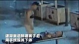 爆新鲜-20170816-广西一醉酒男子睡路边被人解开皮带猥亵