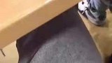 男子没有女友也没车，在教室让女同学冒充