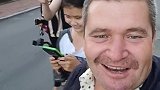 新蜂蜜下来了 带老婆孩子撸串去了农村生活 团聚时刻