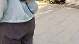 背上这个水枪你就是村头最亮的仔！