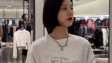 是不是女孩子逛商场纯粹为了照镜子，而不是真的买衣服？