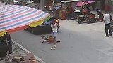 女孩遭轿车撞倒碾压而过，刹车灯全程未亮引摊贩拦车！交警回应