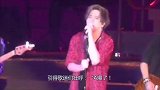 薛之谦演唱会撕破衣服秀“肥膘”网友：后悔没带烧烤酱去看演唱会