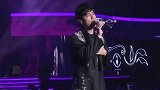 周杰伦晒照带小小周吃早餐 父子俩戴墨镜齐扮酷
