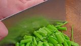 买回来的空心菜您就像我这样做,色泽翠绿香辣脆爽,特别好吃