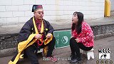 算命先生给美女算命，两个人的对话从开头笑到了结尾，真逗