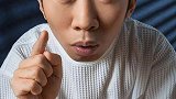 杨迪展现各种表情包