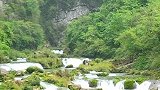 贵州深山峡谷发现一山洞，山洞里竟有一条瀑布，如同人间仙境。