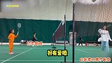 李小璐母女假期打羽毛球，甜馨技术娴熟碾压妈妈，疑似贾乃亮拍摄