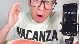 挖耳勺吃西瓜 15斤重多久吃完？
