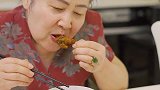 婆婆吃鱼刺，柠檬吃鱼肉，这对婆媳到底谁才是故意的