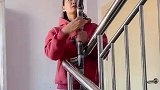 楼层太高，吃个甘蔗都挺费劲