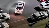 抢车位就要稳准狠,外面一排车你们自求多福!
