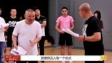 秦霄贤再陷提词器风波，或成郭德纲强捧之耻？主流做梦都要笑醒