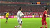 塔利斯卡中场强势突破 高拉特接球左脚射门力量不足