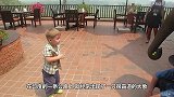 大象拦住过往车辆，接下来的画面不敢看，镜头拍下全过程