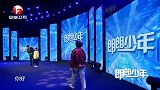孩子从小就性格开朗，自带幽默感