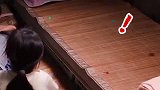太勇敢了，易烊千玺片场徒手轰蟑螂，网友看到直呼想要这样的哥哥