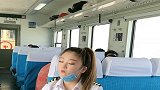 火车姑娘翻唱《包容》，句句入心，听得伤感极了！