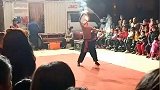 厉害的口中吞火