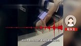疑因移座起争执女子将腿放前排乘客头顶，目击者：乘务员协调后更换了前排座位