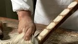 中国传统的糕点制作，传承下来的美食，这样的人工手艺很少见了！