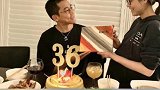 当爸实锤？苏醒与廖语辰同框庆生合照曝光 女方肚大如箩