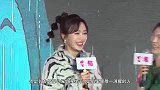 “白月光女神”秦岚再现尤物身材，穿黑色吊带连衣裙，美腿真抢眼
