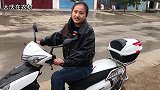 天凉了，农村小姑子网购衣服，牛仔衣配上黑裤子，上身效果真好看