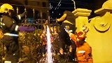 小伙翻越围栏被刺穿肚皮 路人按压10多分钟也没救活