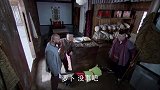 蝴蝶被金彪的手下偷袭打晕，带回了山寨