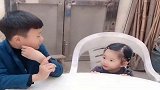 相当配合的兄妹二人，戏精啊！