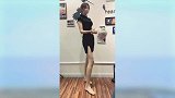 美腿因肤色丝袜而更美，女人因美腿更性感