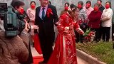农村新娘结婚太热闹，这个新娘太活泼了