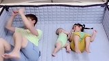 在女儿和老公的不懈努力下，二胎宝宝终于会翻身了，心里暖暖的！