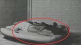 女子每次睡醒胖6斤，在家安装了监控后，看到令人难以置信的一幕