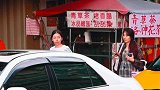 郭碧婷与友人现身街头穿宽松长裙挺大肚孕相遮不住