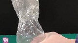 用力拧塑料瓶，松手后，奇迹出现了！什么物理原理