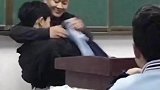 学生上课睡觉被班主任发现后
