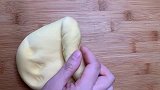 2个鸡蛋一碗面，就能做出好吃的豆沙面包
