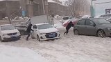 这是高手 剪辑 带你看雪 雪地漂移 冰天雪地任我行 安全出行 大家注意安全 每日一笑