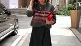 气质女人不管什么季节都爱穿裙装。