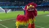 曼城球场送上新年祝福！舞狮表演+蹴鞠射门 真的是很亲民了