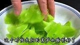 多做一步莴笋炒肉，莴笋脆嫩，肉片滑嫩，太香啦！