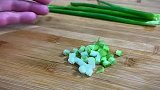 西红柿加一勺面粉，简单一做，没想到这么好吃，汤鲜味美开胃解腻
