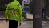 交警也有如此温柔的一面吗